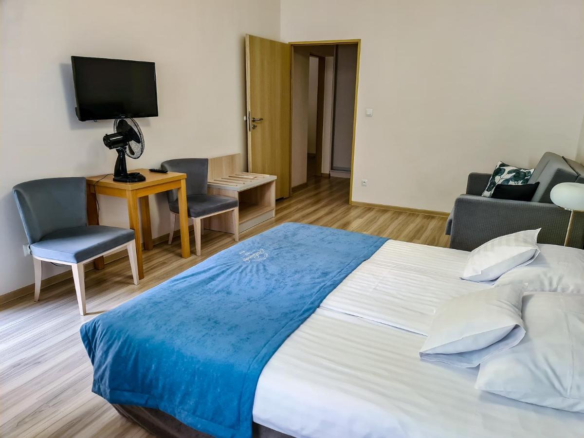 Antoninska Hotel & Apartamenty Leszno  Ngoại thất bức ảnh