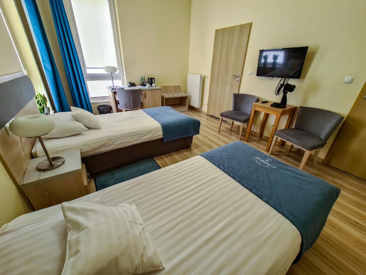 Antoninska Hotel & Apartamenty Leszno  Ngoại thất bức ảnh