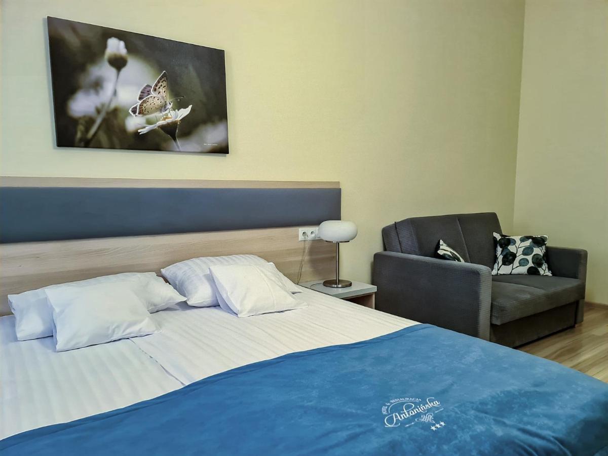 Antoninska Hotel & Apartamenty Leszno  Ngoại thất bức ảnh