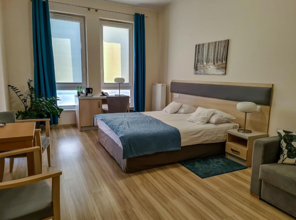 Antoninska Hotel & Apartamenty Leszno  Ngoại thất bức ảnh