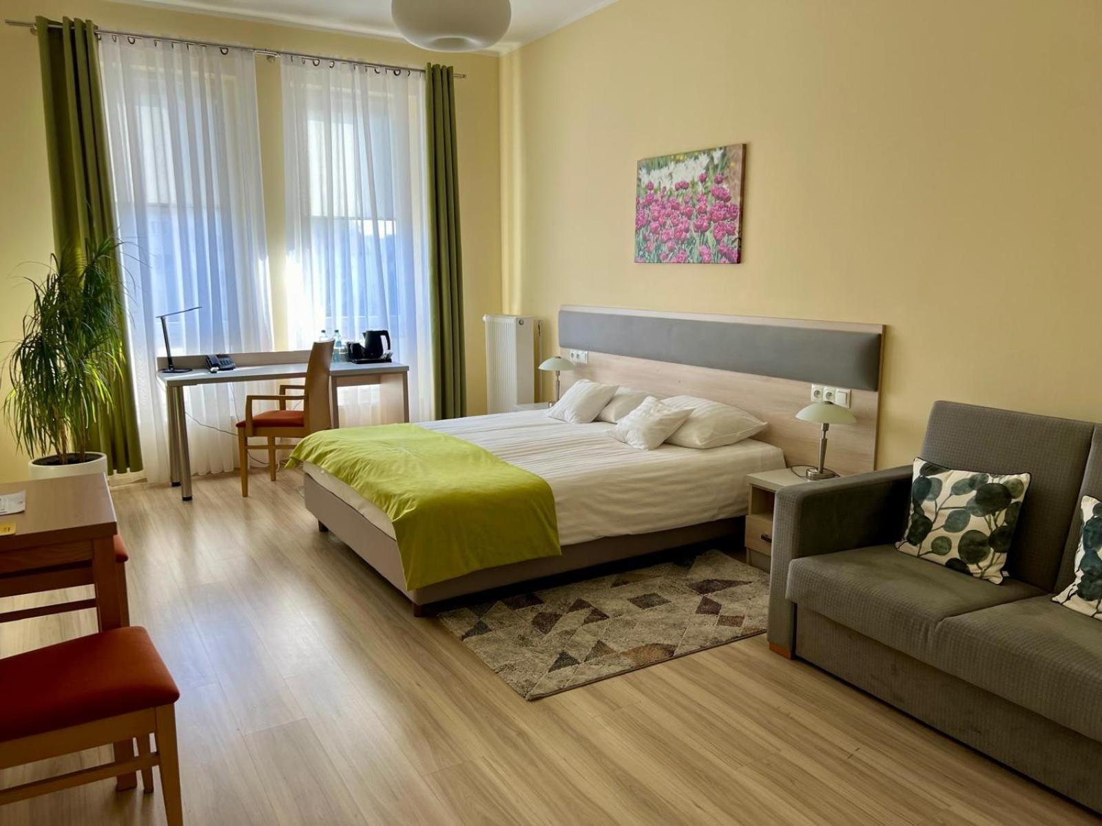 Antoninska Hotel & Apartamenty Leszno  Ngoại thất bức ảnh